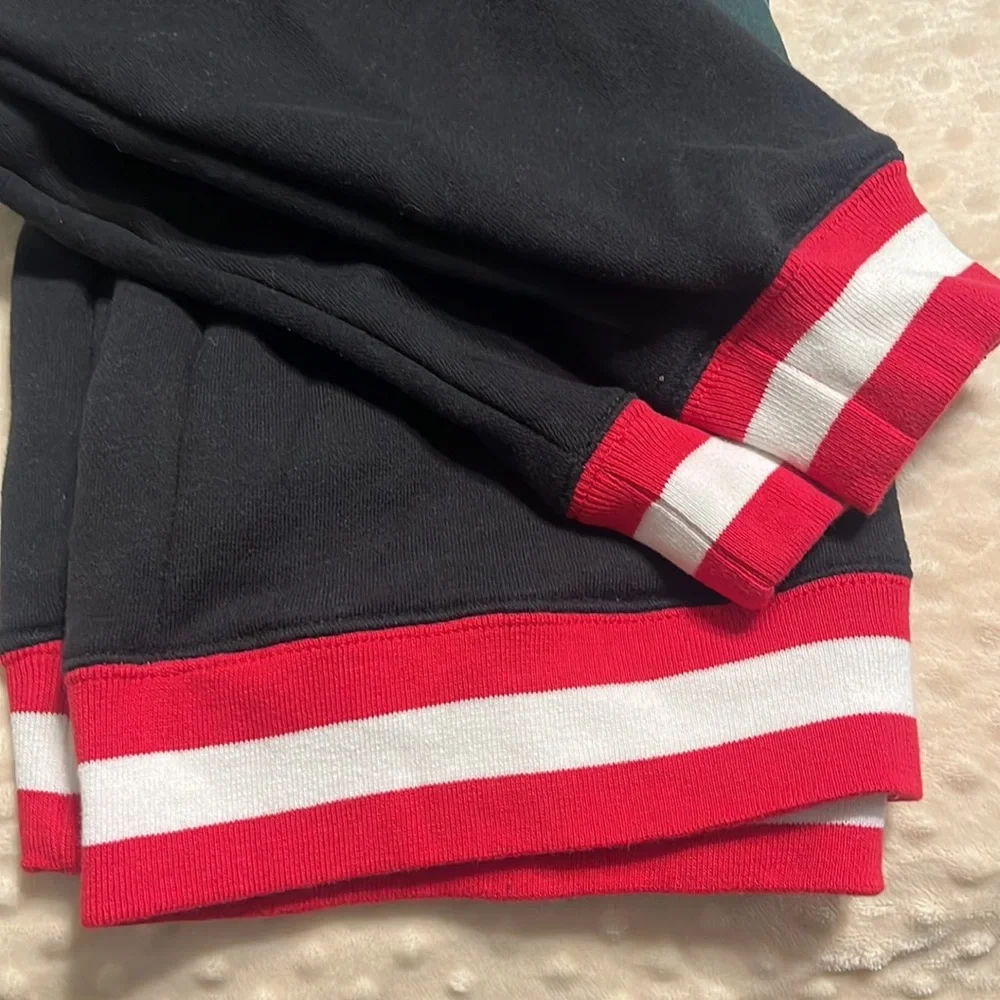 Disney holiday sweater - Picture 4 of 4